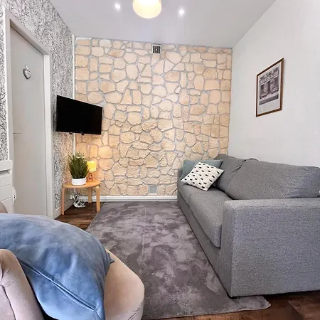 T2 Avec Jardin, 4 Pers, Coeur De Village *