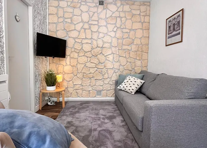 T2 Avec Jardin, 4 Pers, Coeur De Village *